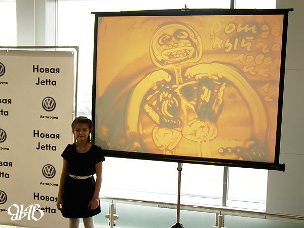Песочное шоу Надежды Валовой на презентации VW Jetta.