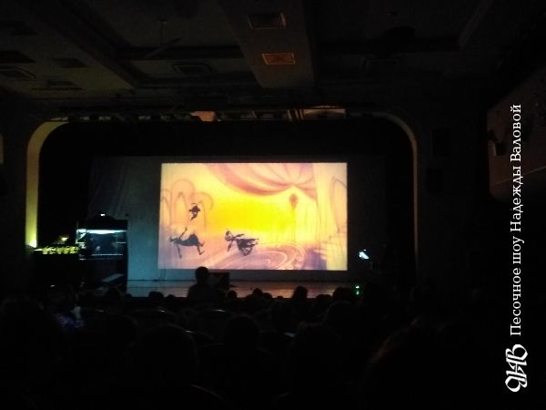 Премьера песочно-теневого спектакля «Аладдин» в Екатеринбурге.